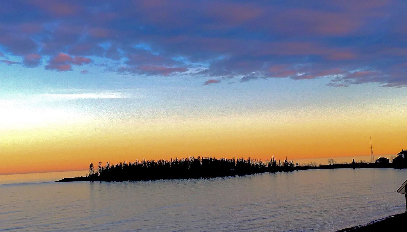 Beautiful Lake Superior Views from all Guest Rooms & Suits - Superior Inn Grand Marais 