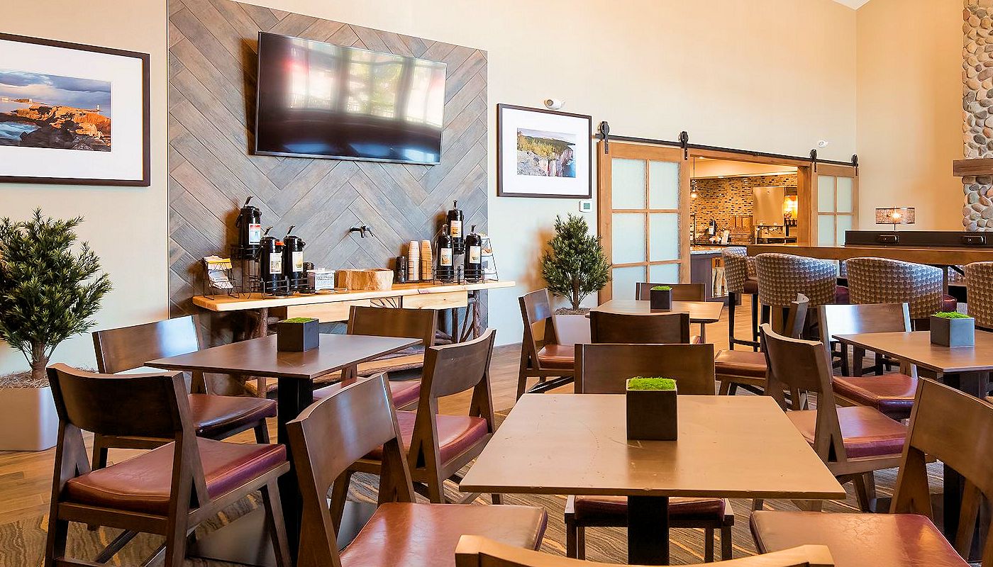 Complimentary Daily Breakfast - Superior Inn Grand Marais
