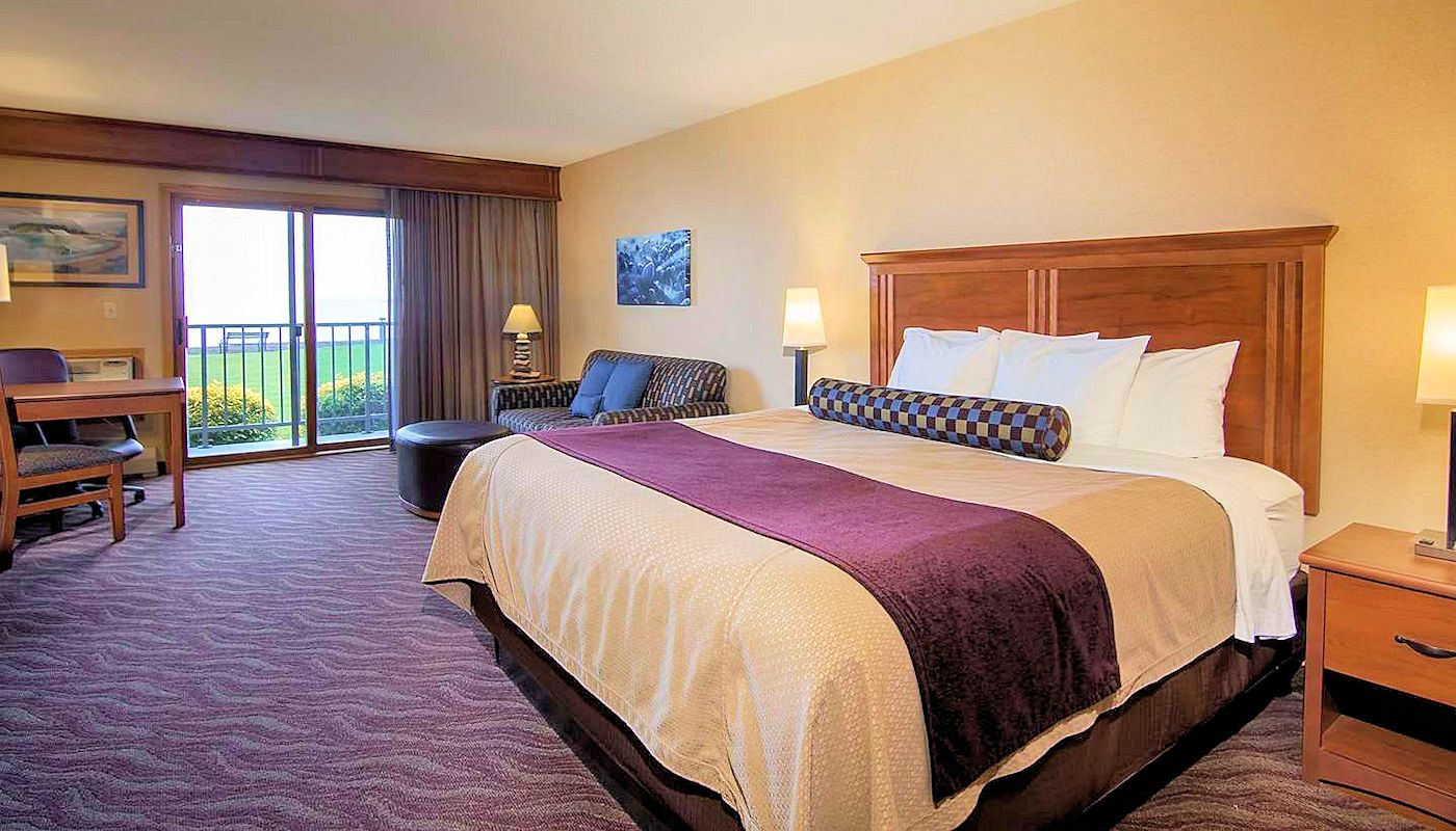 All Rooms Lakefront at The Superior Inn in Grand Marais