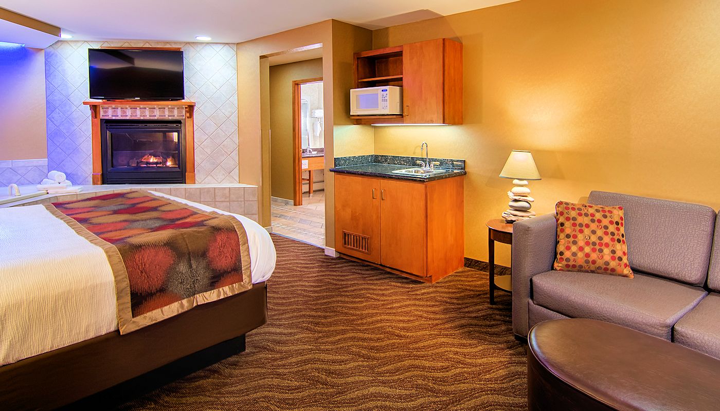 bwgm-Superior Luxury Suite-8663-1400×800 Lakefront North Shore Hotel: Superior Luxury Suite - Best Western Plus Grand Marais