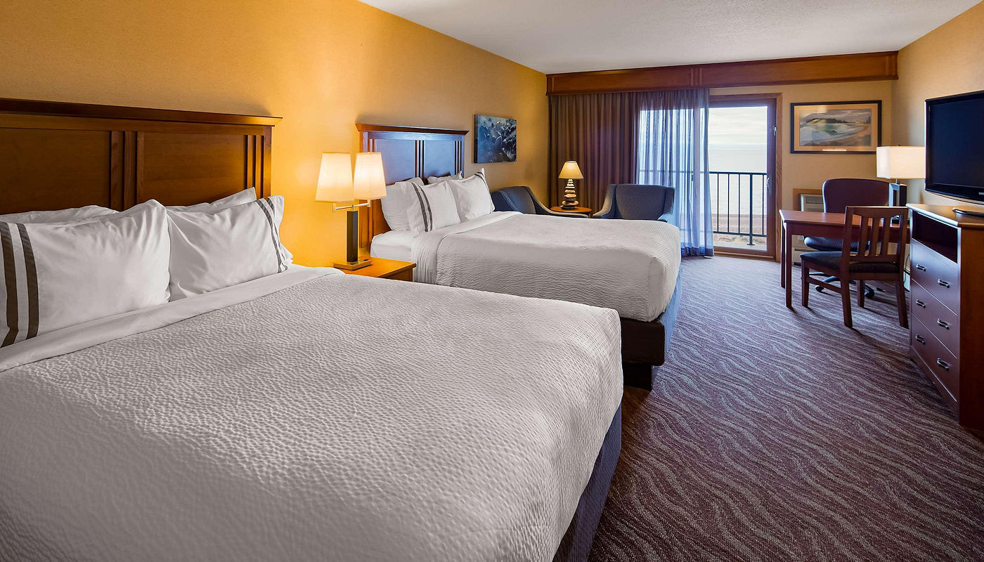 All Rooms Lakefront at The Superior Inn in Grand Marais